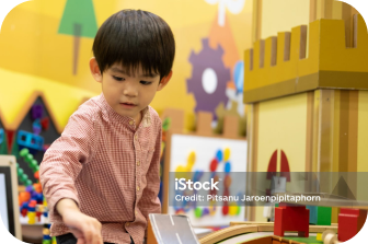 2 kids playing